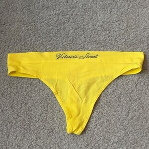 VS Seamless Thong XL